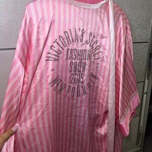 Victoria’s Secret 2015 Fashion Show Robe Pink Rhinestone VSFS – Rare